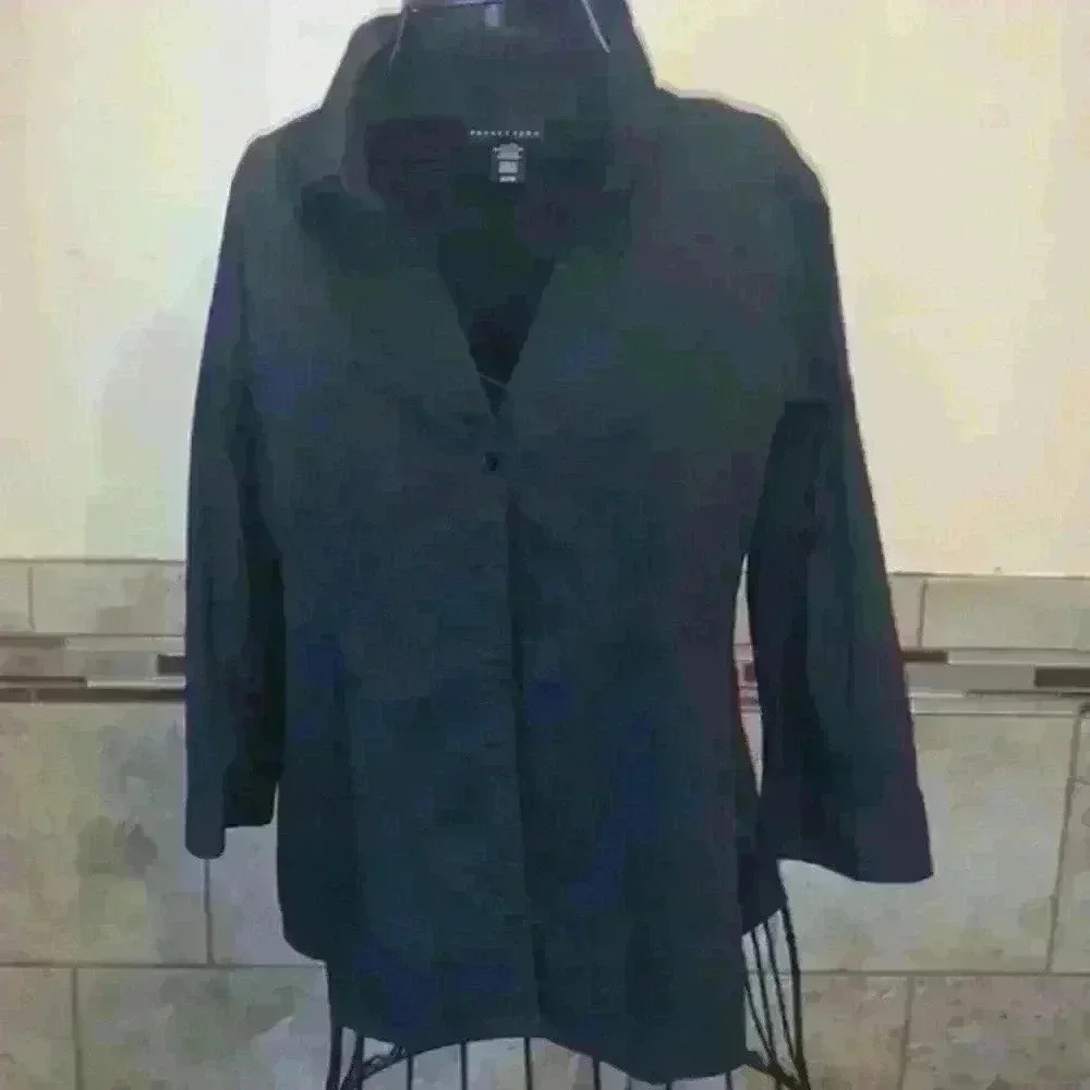 Apostrophe Stretch button up woman’s top